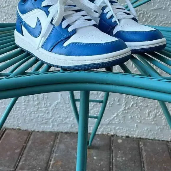 Women's Air Jordan low Size 6W Marina Blue 2022 DC0774-114 GREAT CONDITION - Picture 6 of 10